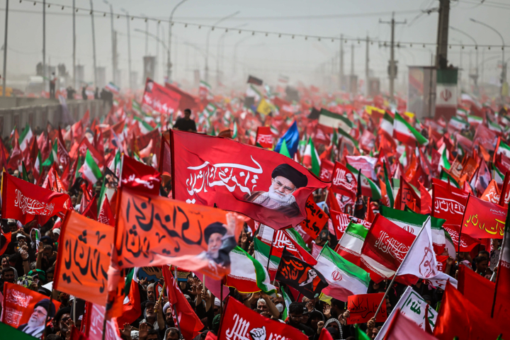 شعار «انتقام انتقام» و «هیهات من الذله» در قم طنین انداز شد